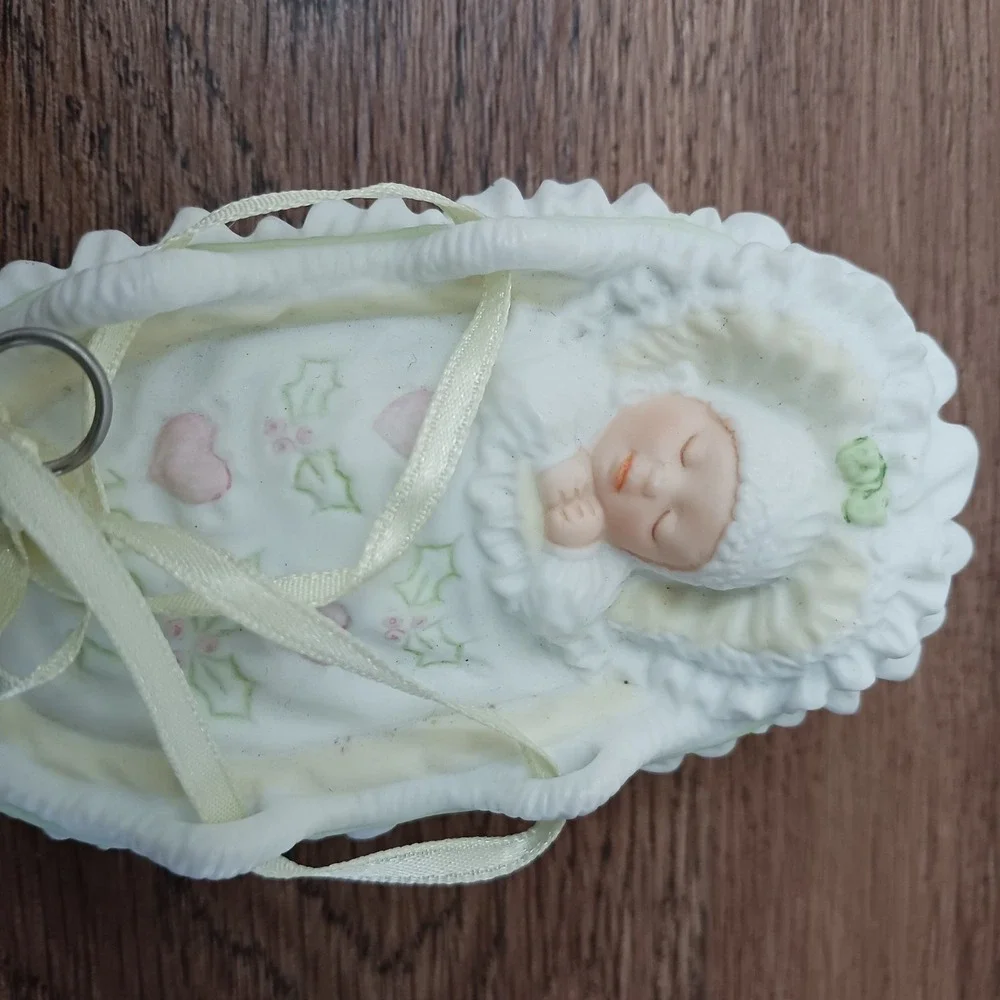 1992 Hallmark Keepsake‎ Ornament BABY'S FIRST CHRISTMAS Swinging Basket